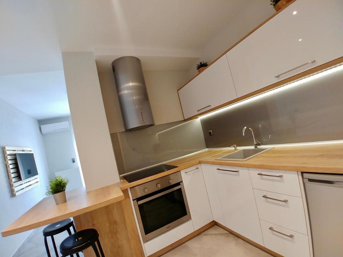 48 Downtown Lofts Lägenhet Néa Péramos Exteriör bild