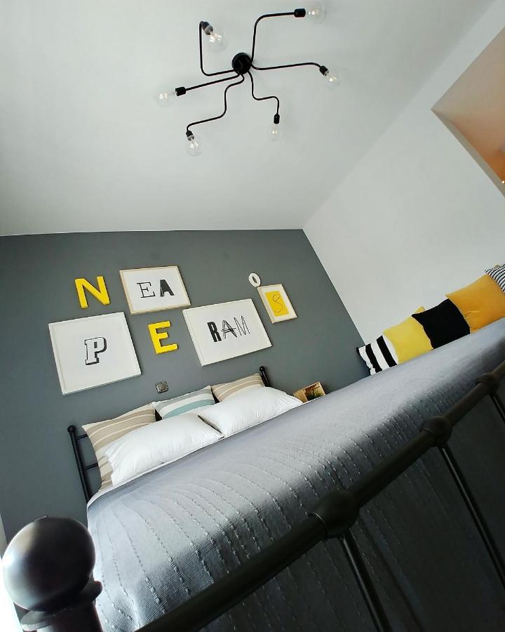48 Downtown Lofts Lägenhet Néa Péramos Exteriör bild
