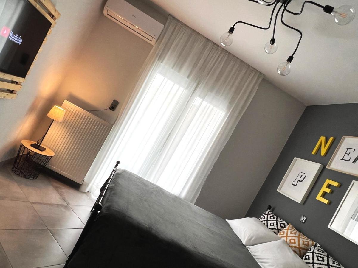 48 Downtown Lofts Lägenhet Néa Péramos Exteriör bild